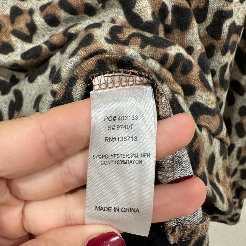 Doe & Rae Leopard Print Sweatshirt size medium - Picture 5 of 6